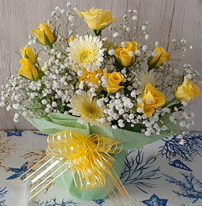 Yellow LITTLE BUNCH WITH 12 YELLOW ROSES