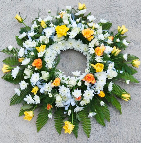 Classic Wreath in Yellow & White