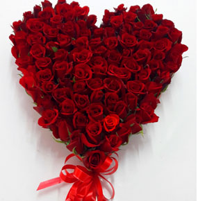 100 Red Roses Heart